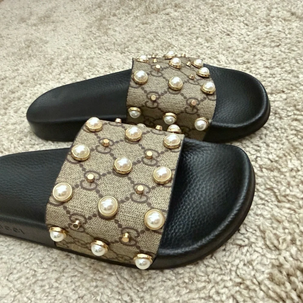 Women's Black and Tan Pearl Slide Sandals - Picture 2 of 6